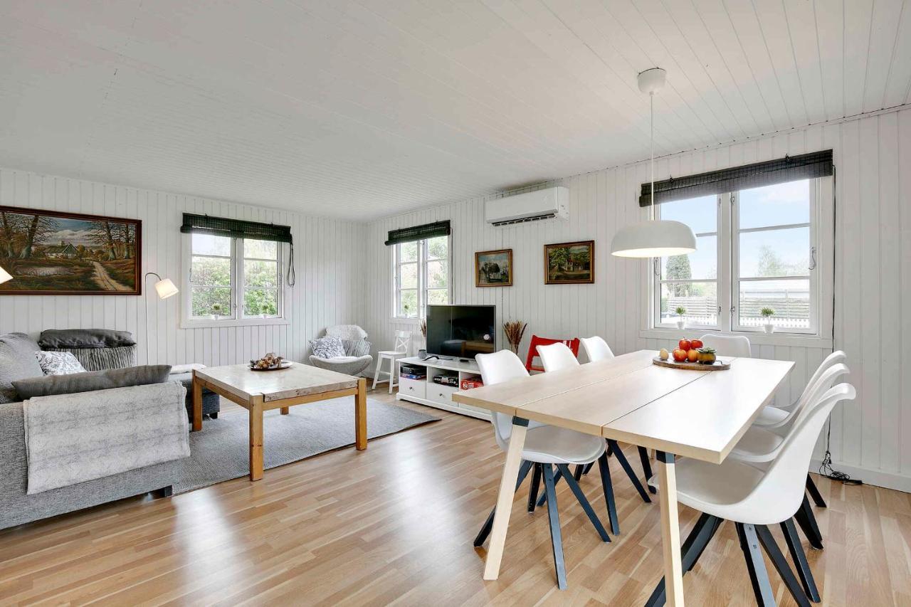Nyistandsat Sommerhus Med Kaerlighed Og Sjael Kyndelose エクステリア 写真