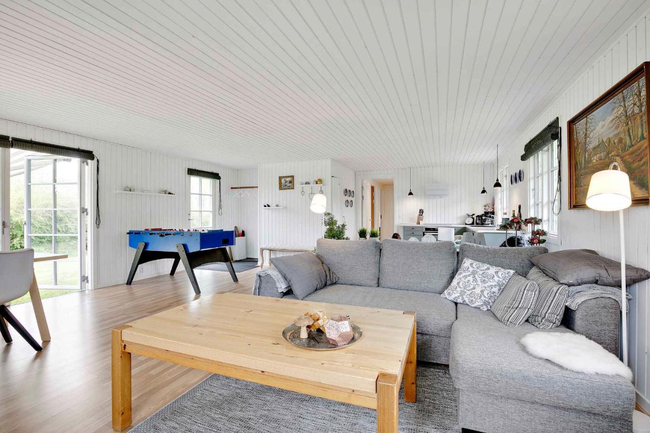 Nyistandsat Sommerhus Med Kaerlighed Og Sjael Kyndelose エクステリア 写真