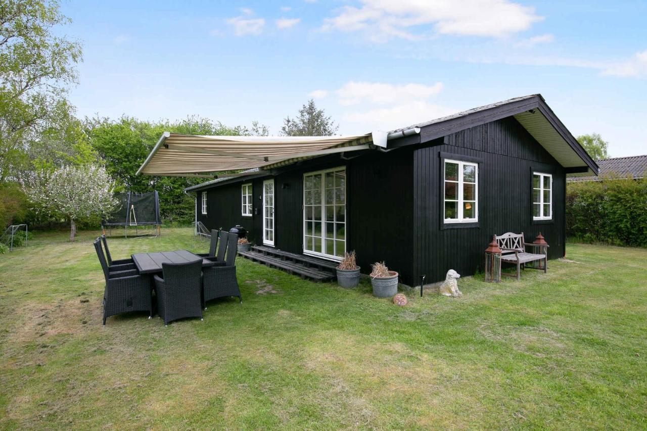 Nyistandsat Sommerhus Med Kaerlighed Og Sjael Kyndelose エクステリア 写真