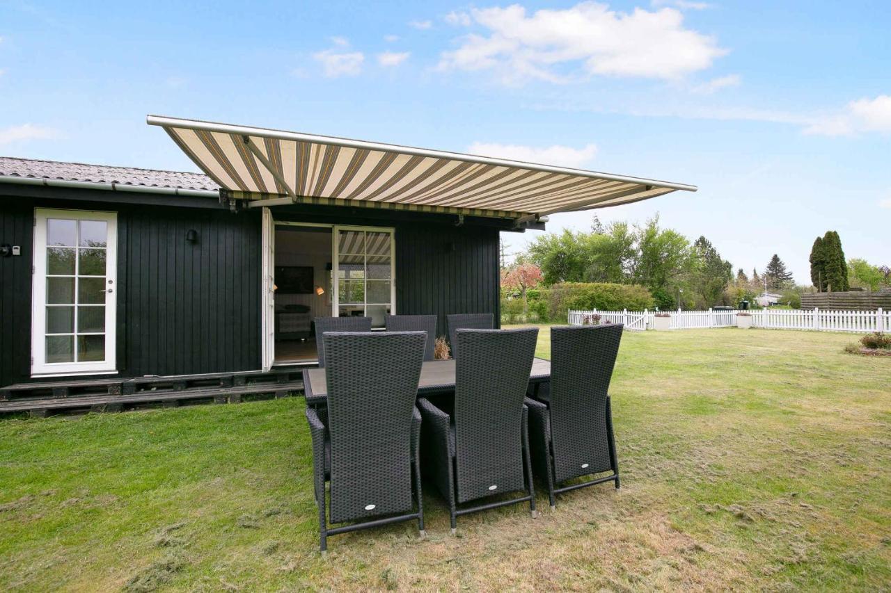 Nyistandsat Sommerhus Med Kaerlighed Og Sjael Kyndelose エクステリア 写真